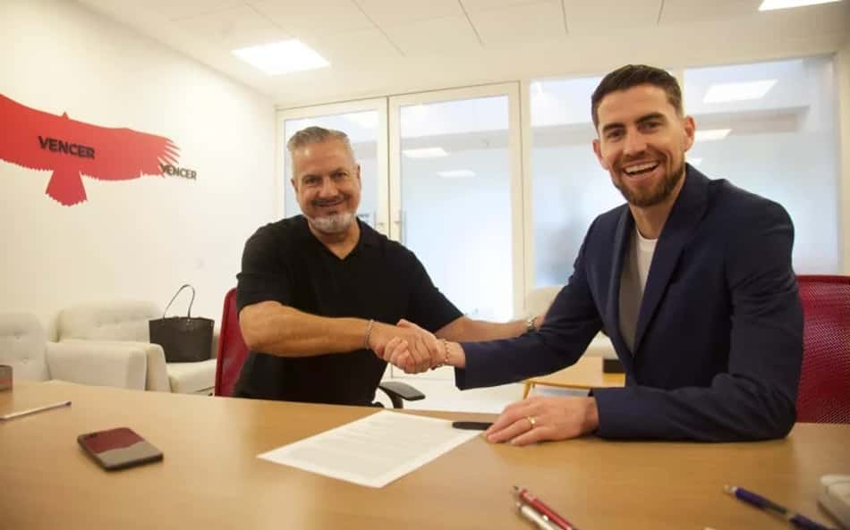 Flamengo anuncia contratação de Jorginho