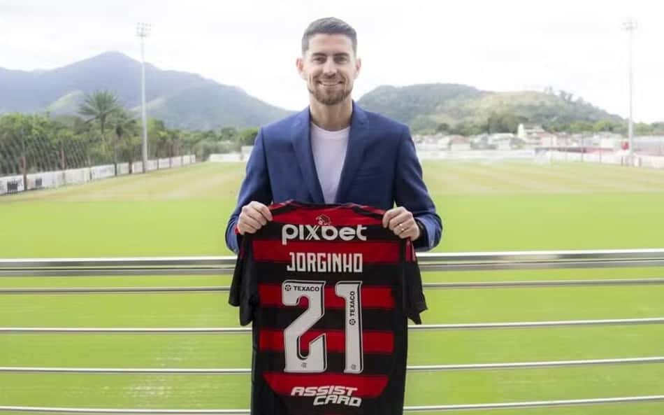 Jorginho vestirá a camisa 21 no Flamengo (Foto: Adriano Fontes / Flamengo)