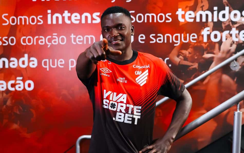 Athletico mira futebol sul-americano e prepara pacote de reforços para a Série B
