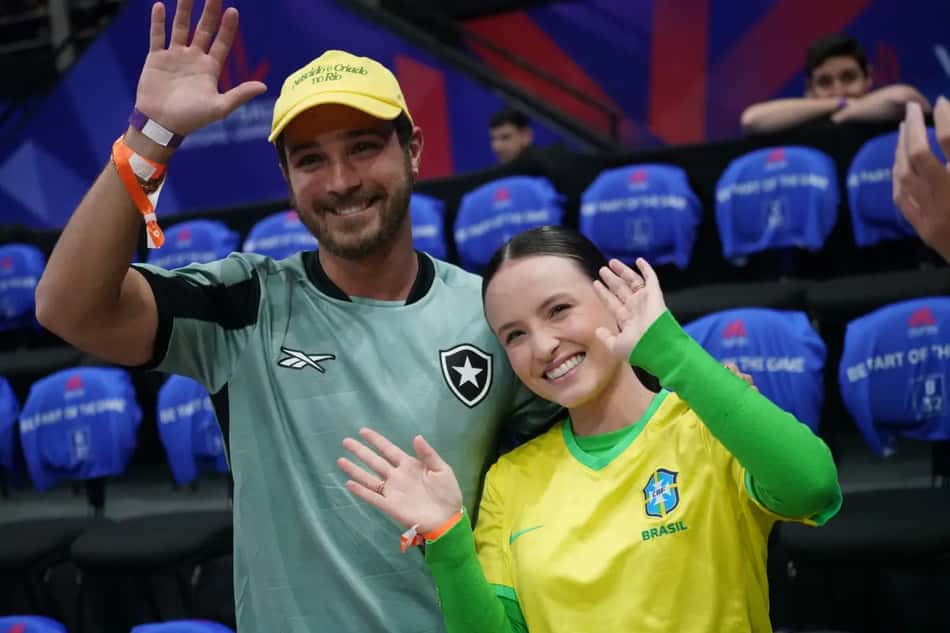 Larissa Manoela e o marido André Luiz Frambach (foto: CBV)