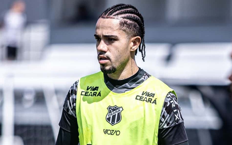 Em comum acordo, Ceará rescinde com meio-campista Léo Rafael