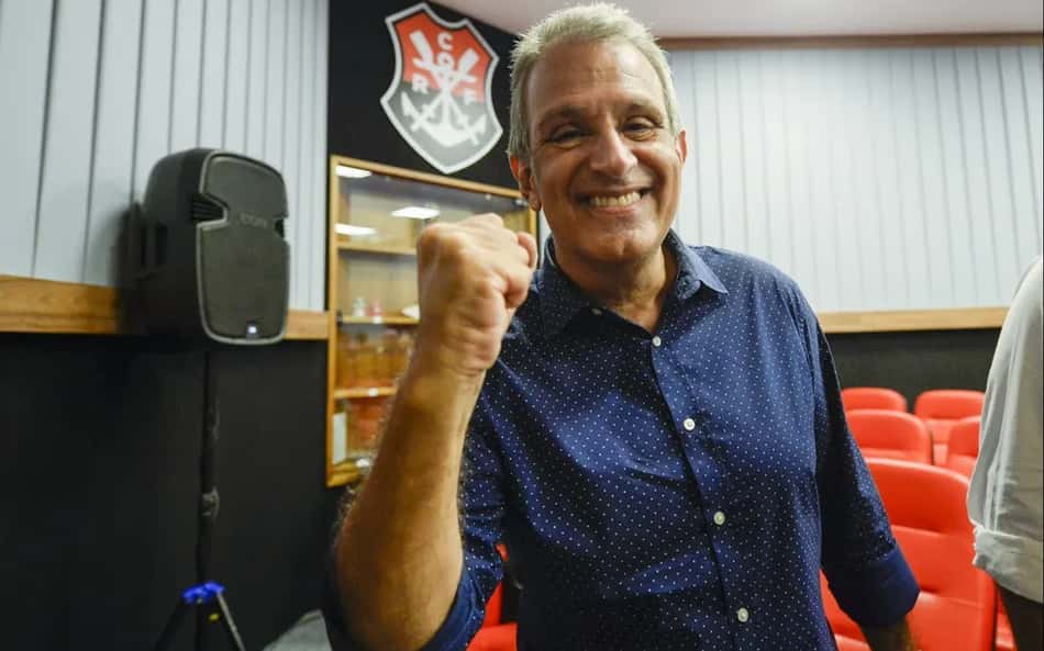 Presidente do Flamengo conversa com torcedores em Orlando: 'Domingo vai ser épico'
