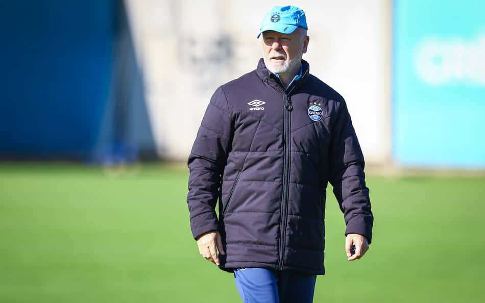 Mano Menezes em treinamento do Grêmio. (Foto: Lucas Uebel/Grêmio FBPA)