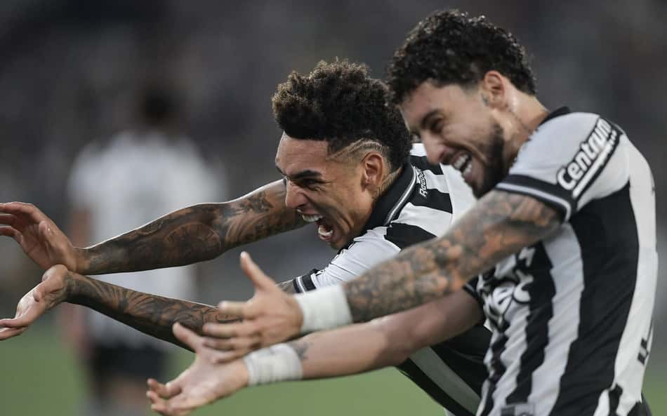 Esposa de jogador do Botafogo manda recado para torcedores rivais: 'Humilhados'