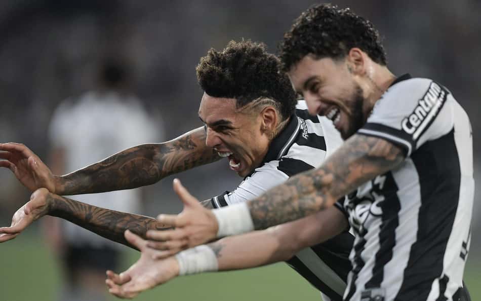 Botafogo vence o Ceará e entra no G-6 do Brasileirão antes do Mundial