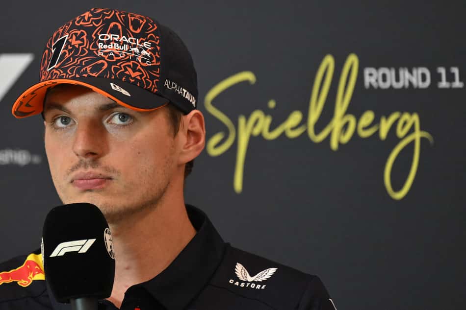 Max Verstappen em coletiva de imprensa em Spielberg, Áustria (foto: Andrej ISAKOVIC / AFP)