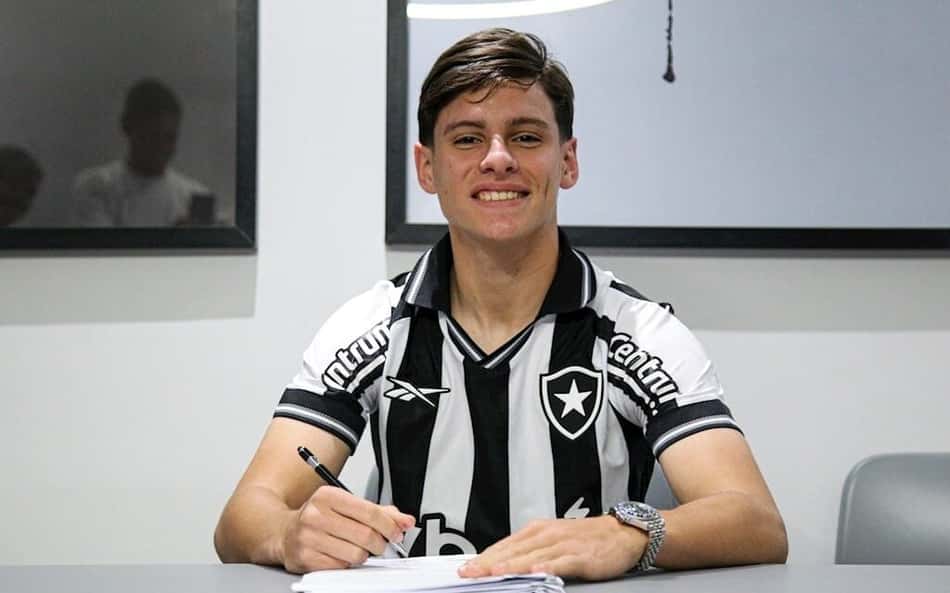 Botafogo anuncia contratação de Álvaro Montoro
