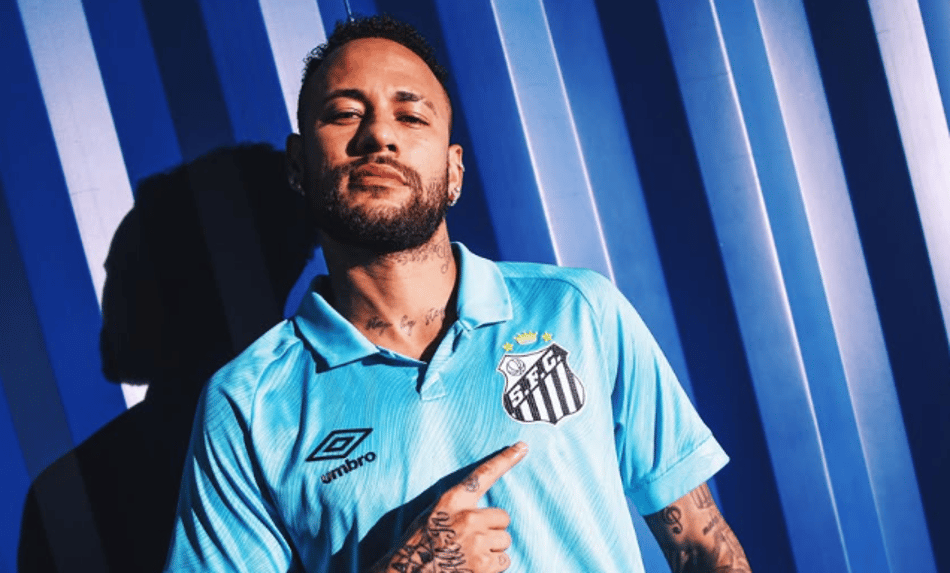 Neymar com uniforme azul turquesa do Santos