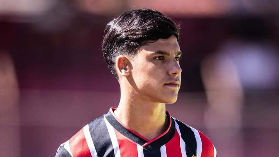 Nícolas em ação pelo São Paulo