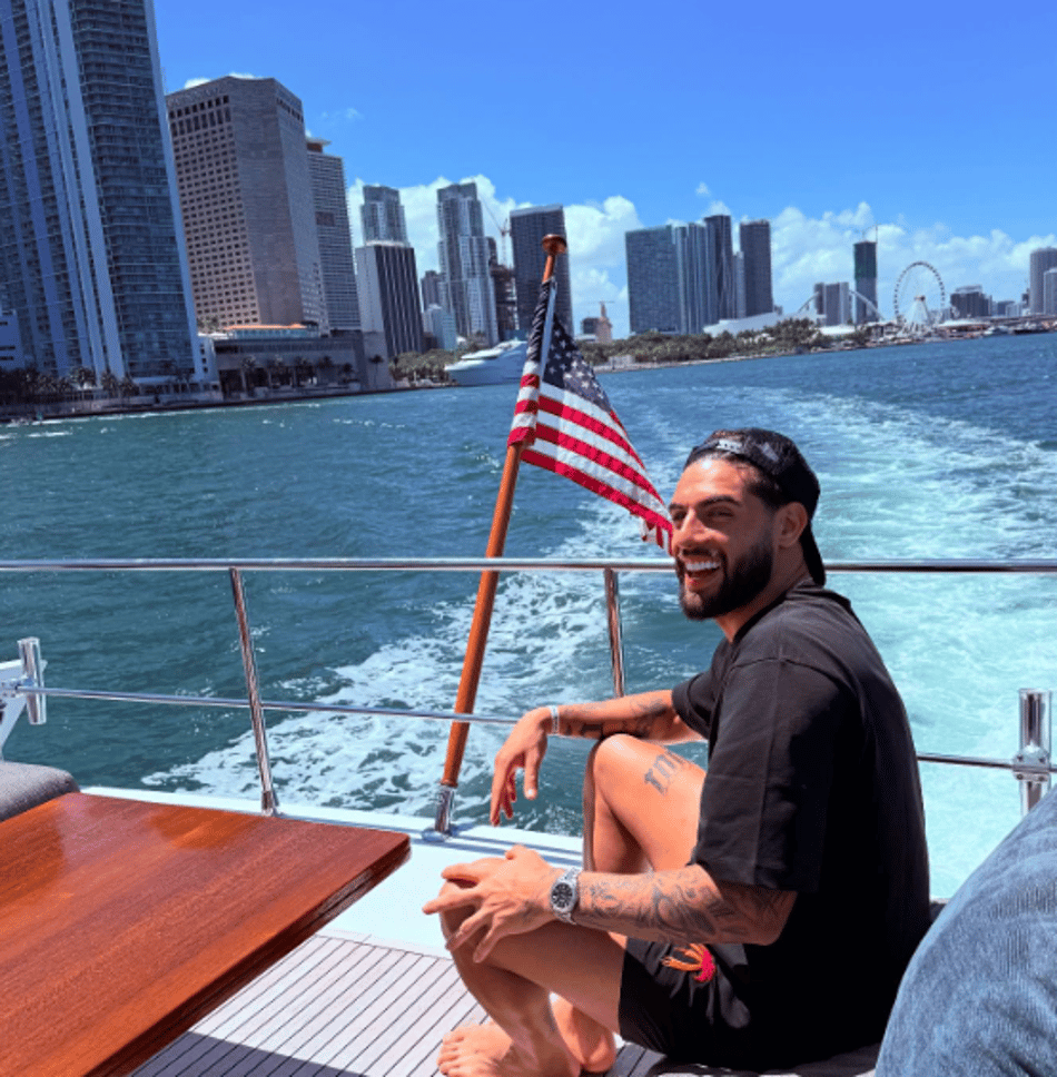 Nos USA, mas não no Mundial. Yuri Alberto curte passeio de lancha em Miami