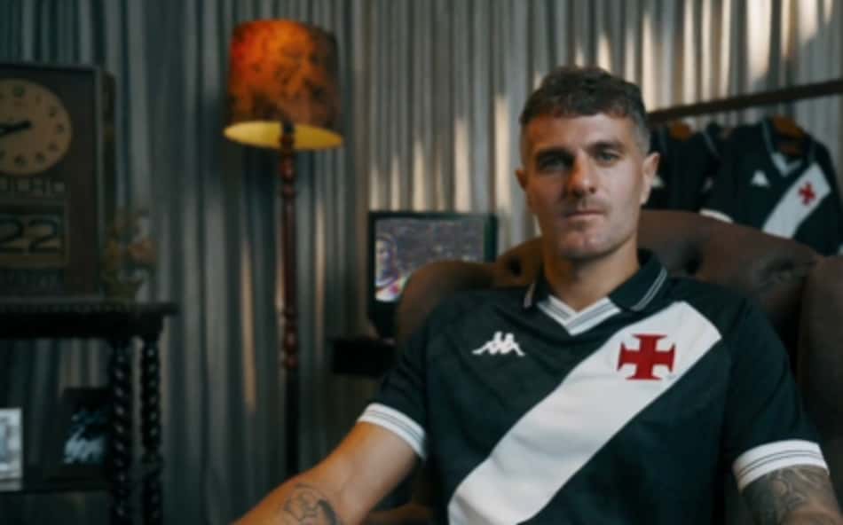 Vasco lança nova camisa para 2025 e tem jogadores como modelos; veja detalhes