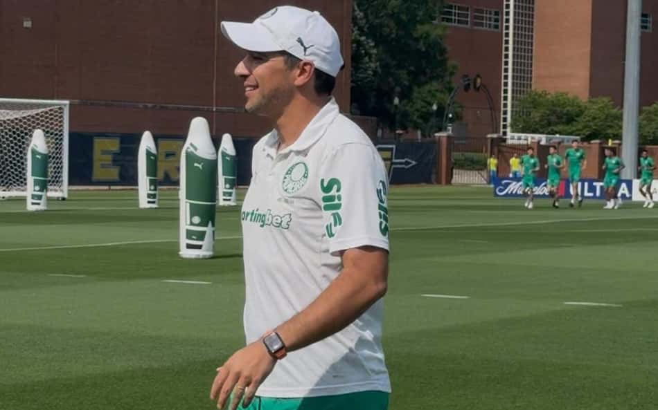 Abel foca em parte ofensiva e indica escalação do Palmeiras para estreia com o Porto