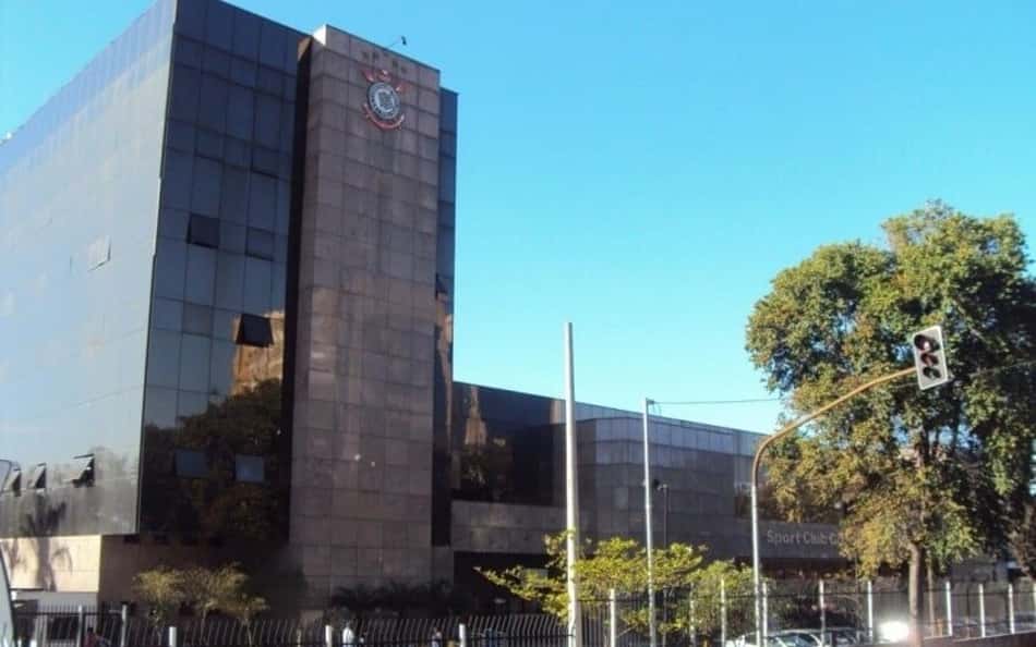 Associados do Corinthians convocam ato por reforma do estatuto