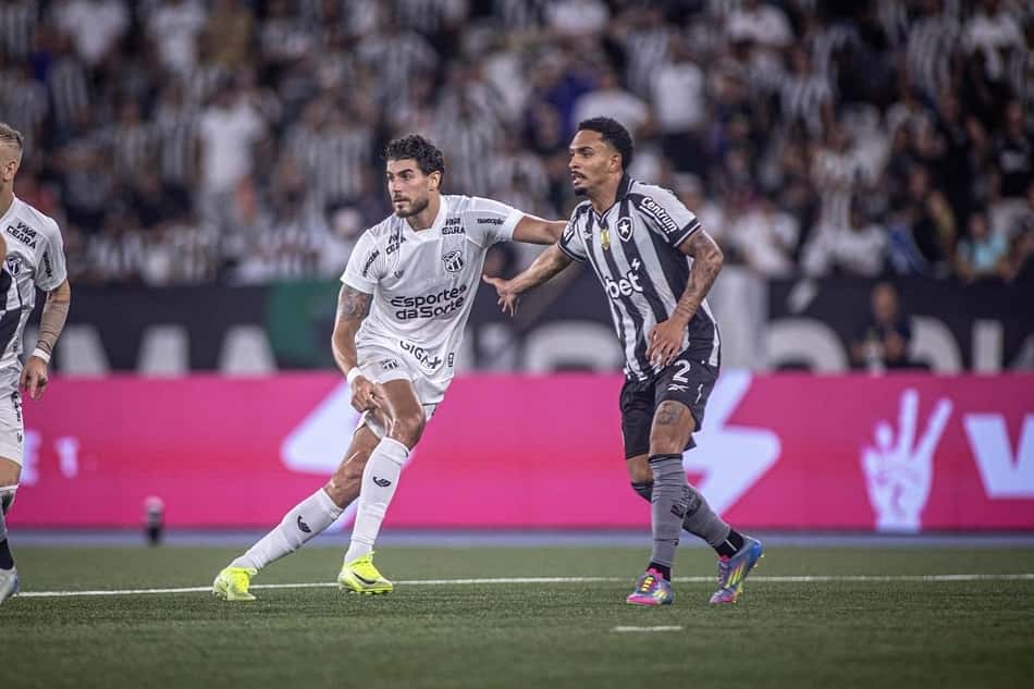 Pedro Raul na partida entre Botafogo e Ceará, pelo Brasileirão 2025 (Foto: Felipe Santos/Ceará SC)