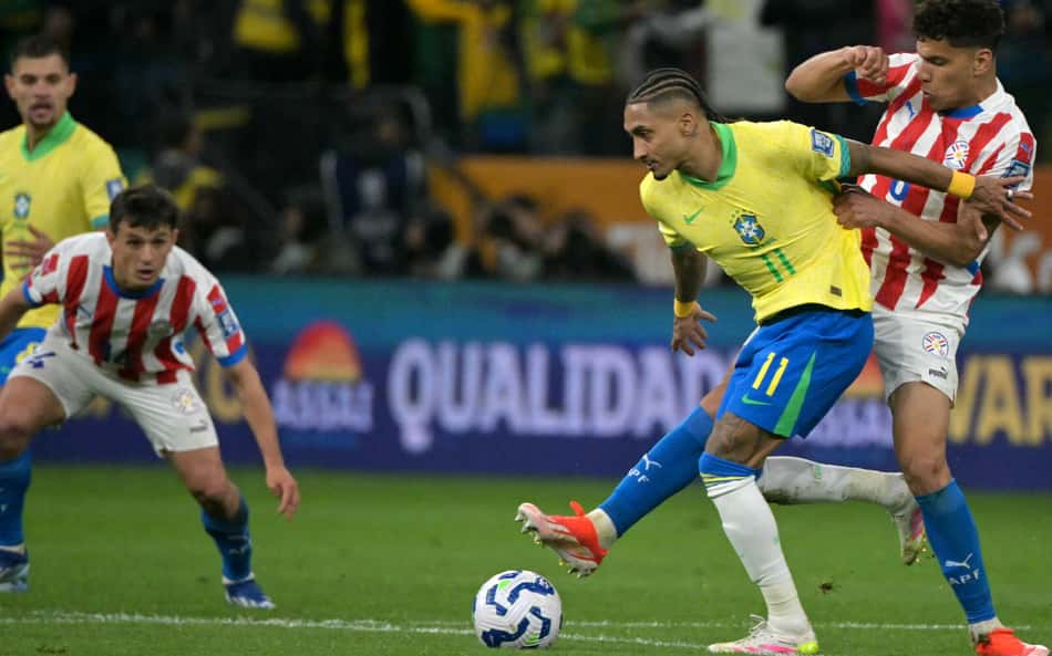 Ancelotti se rende a Raphinha: 'Jogador espetacular'