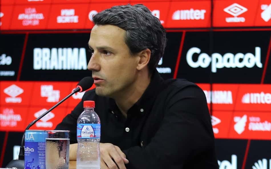 Em crise na Série B, Athletico demite diretor de futebol