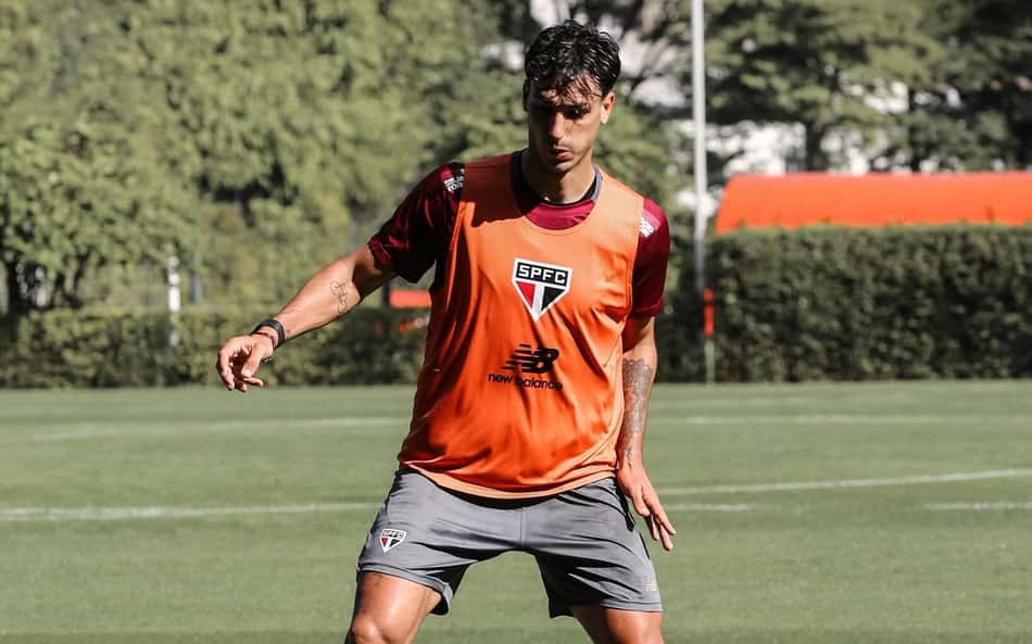 São Paulo treina com reforços à vista, e Crespo pode ganhar novidades