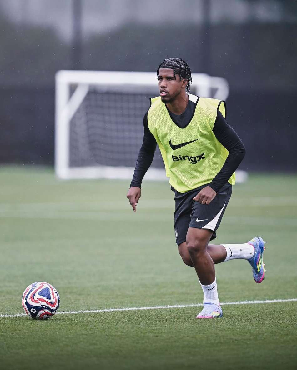 Andrey Santos treina pelo Chelsea (Foto Chelsea FC)