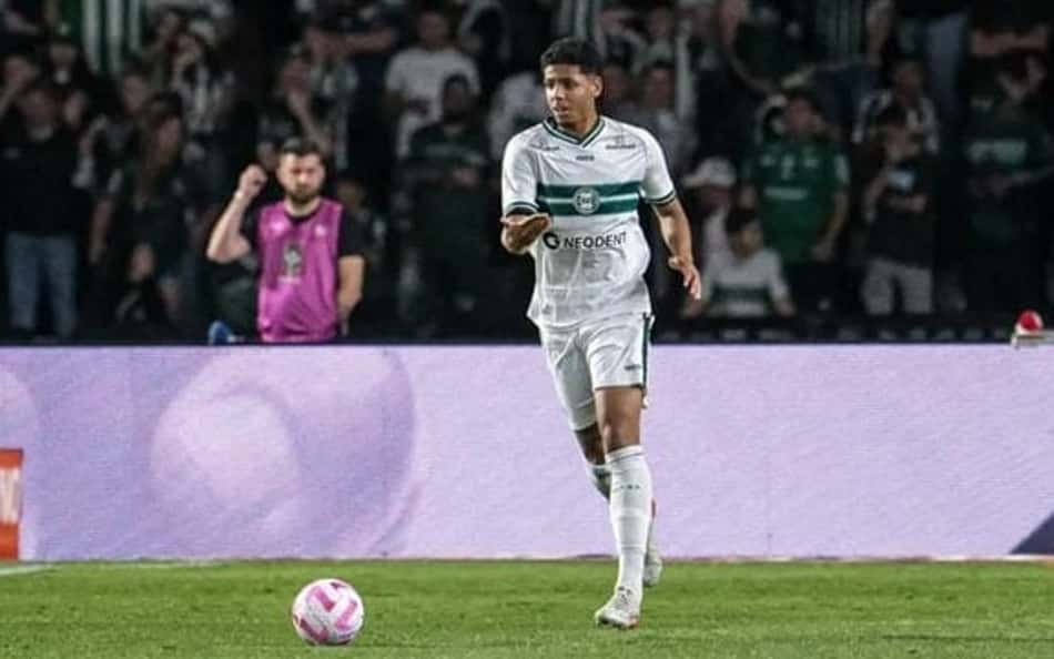 Coritiba empresta três jogadores no último dia da janela do Mundial