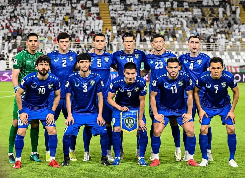 Seleção do Uzbequistão de uniforme azul