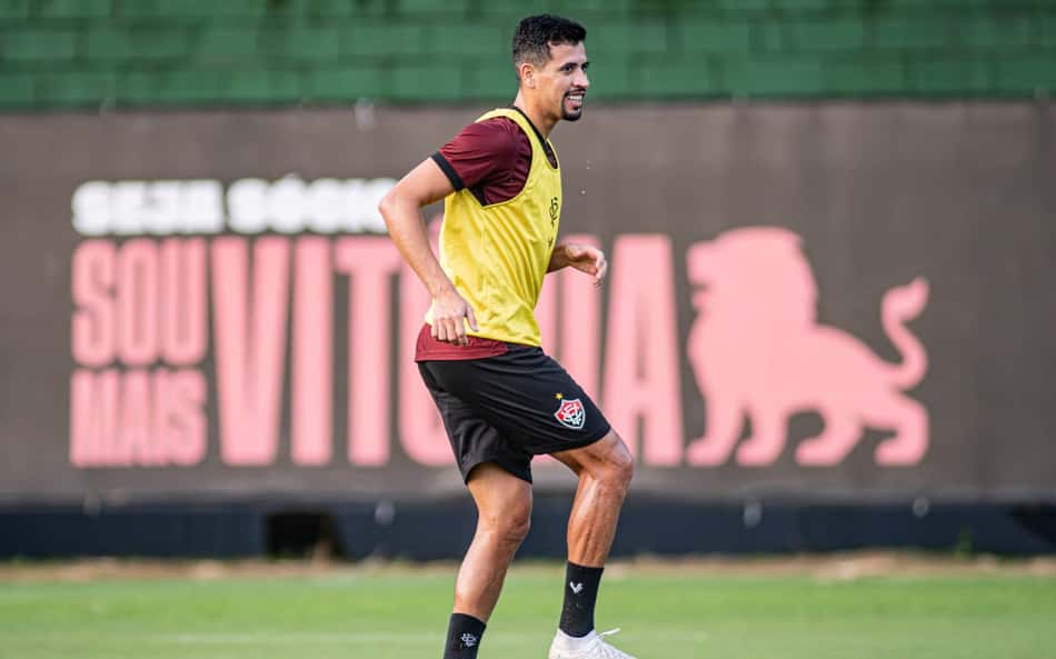 Ricardo Ryller e Gustavo Mosquito voltam a treinar pelo Vitória