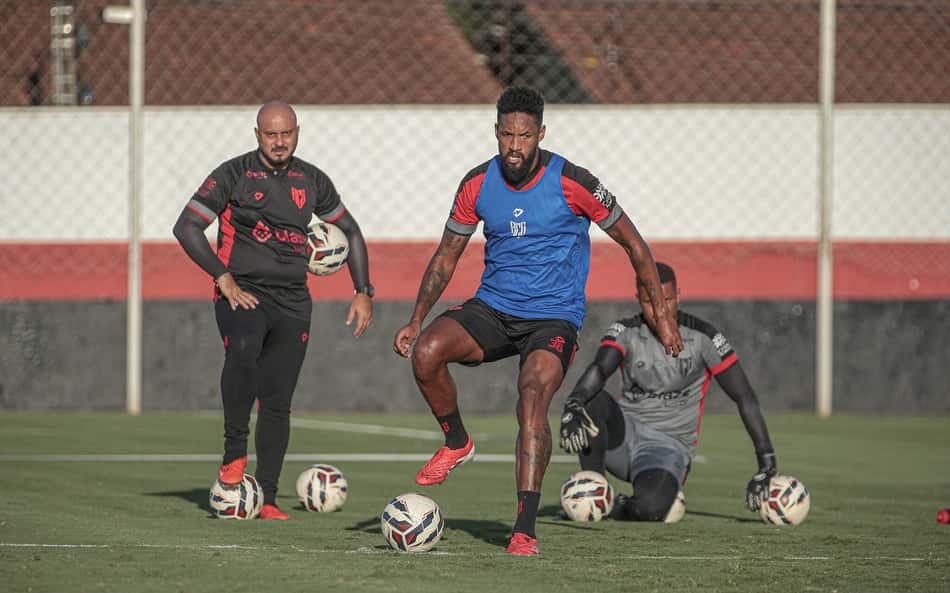 Histórias da Série B: ex-Cruzeiro tem passagem com Mbappé e superação no Atlético-GO