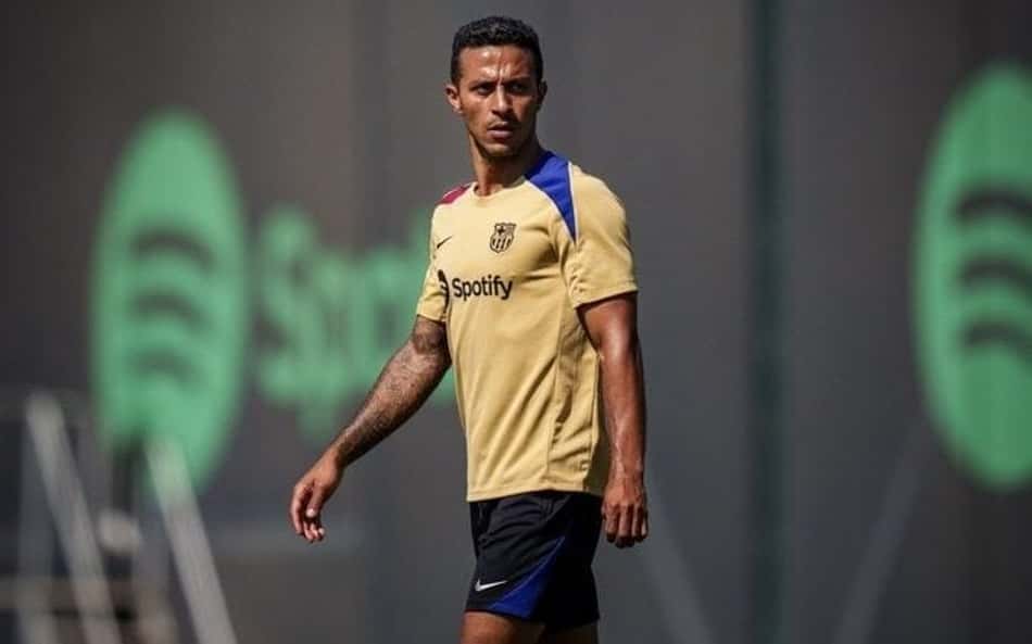 Barcelona acerta volta de Thiago Alcântara a pedido de Hansi Flick