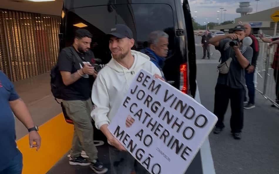 Jorginho chega ao Brasil para assinar com o Flamengo