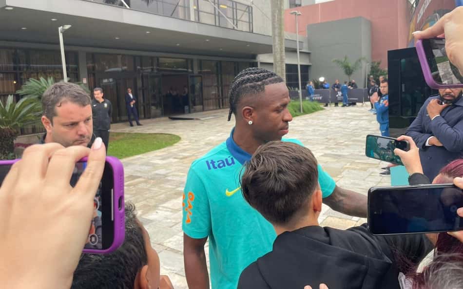 Seleção Brasileira inicia preparação para o jogo contra o Paraguai