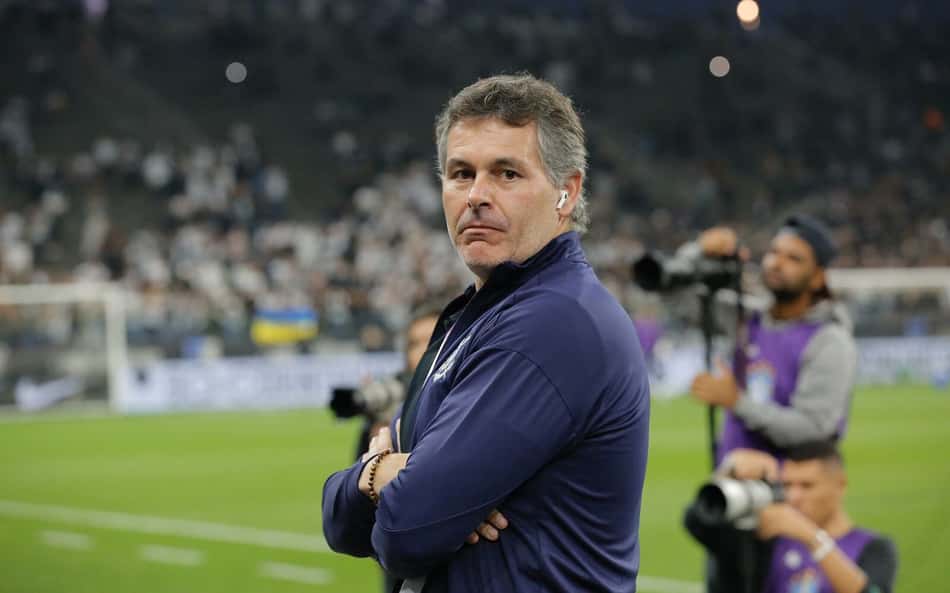 Vice do Corinthians detalha crise financeira e condena investidas de Augusto Melo