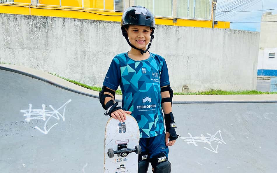 Dia Mundial do Skate: garoto supera crises de ansiedade e inspira crianças