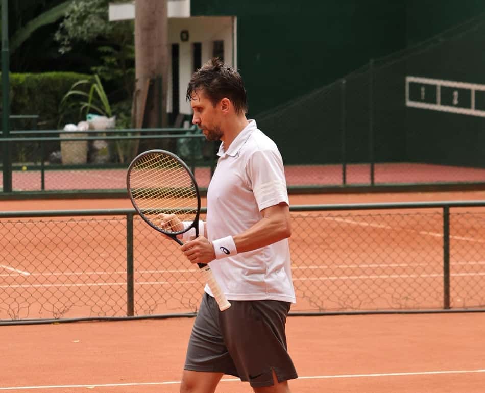 O ex-zagueiro Paulo André disputa torneios de tênis (Divulgação)