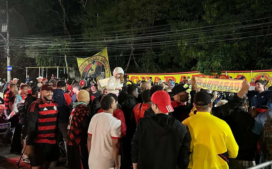 AeroFla: torcedor do Flamengo rouba a cena na Globo com protesto contra Gerson