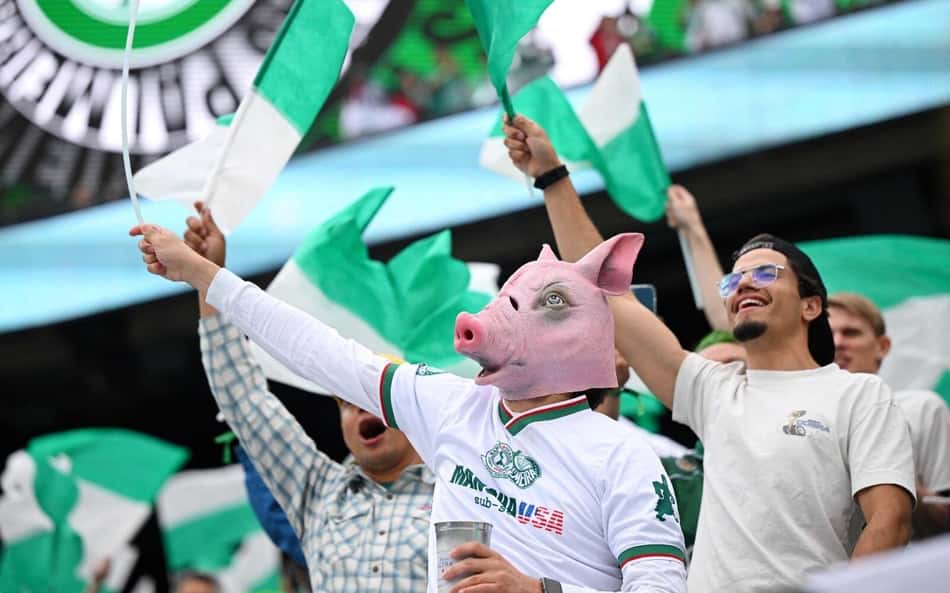 Regida por Abel Ferreira, torcida reafirma Palmeiras ao mundo em estreia no Mundial