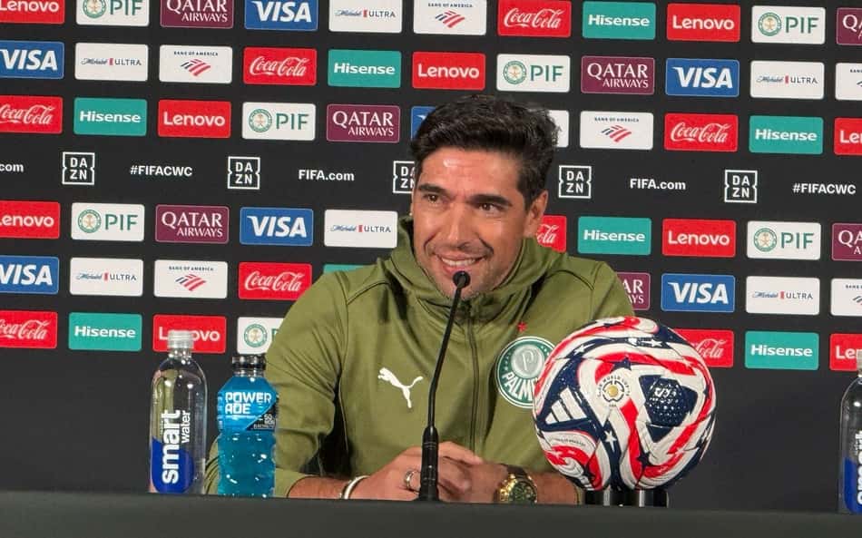 Abel explica condição física de Paulinho e alterações na escalação do Palmeiras