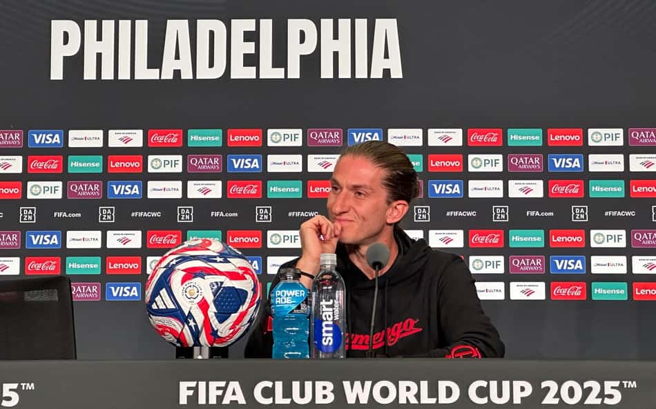 Técnico do Flamengo, Filipe Luís celebra presença de ídolo no Mundial