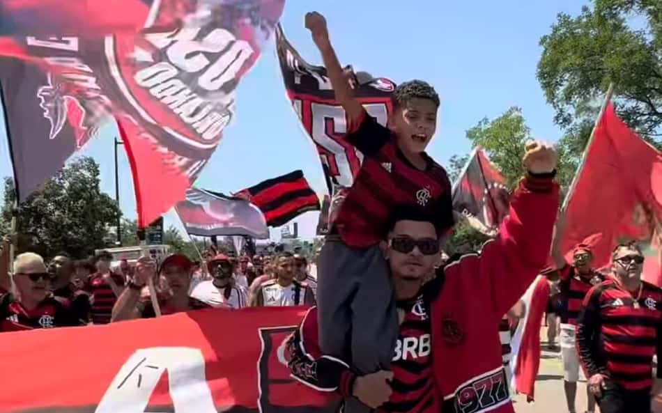 MC Maneirinho festeja com a torcida do Flamengo e fará evento após o jogo