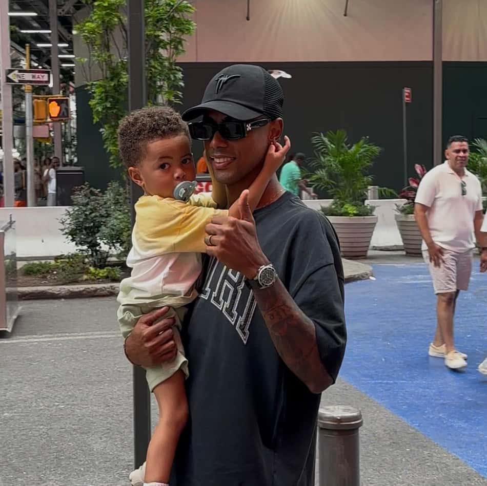 Bruno Henrique aproveita a folga no Flamengo com a família em NY