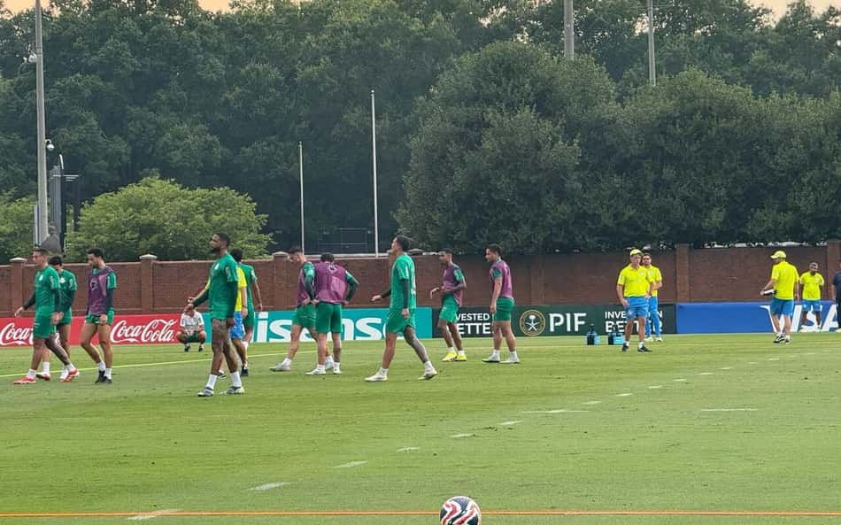 Palmeiras treina sem titulares e com Veiga, e Abel ganha novidade para duelo com o Botafogo