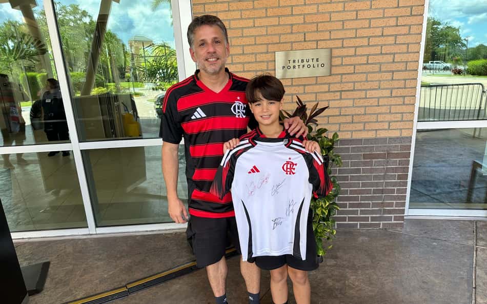 Pai e filho viajam mais de 7 mil km para ver o Flamengo no Mundial