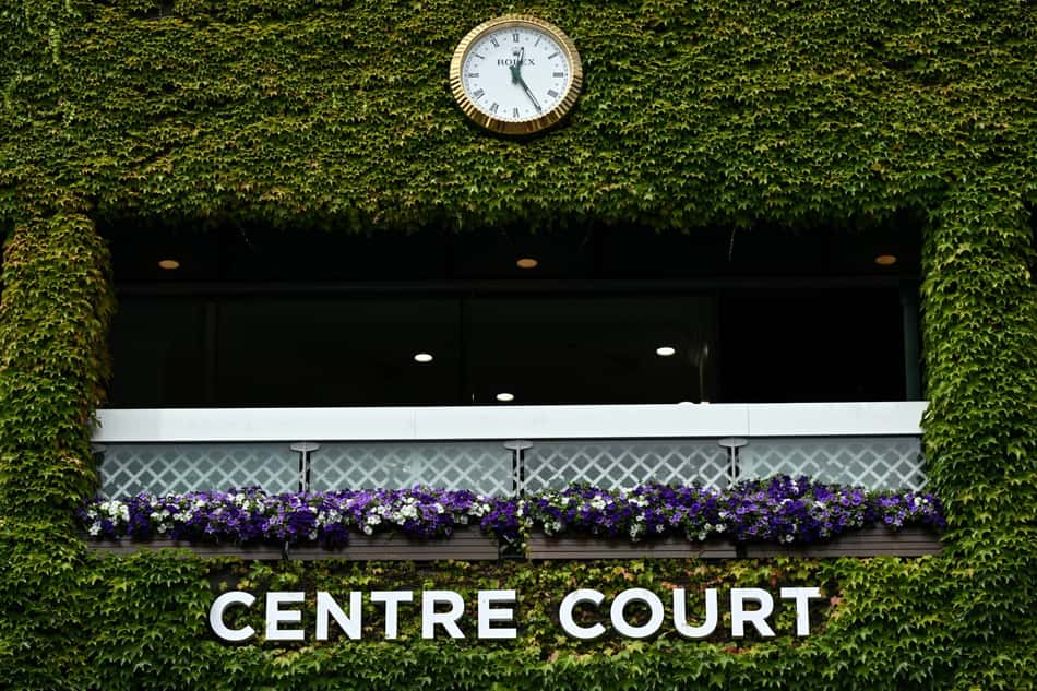 Flores na quadra central de Wimbledon cobertas de hera (foto: GLYN KIRK / AFP)