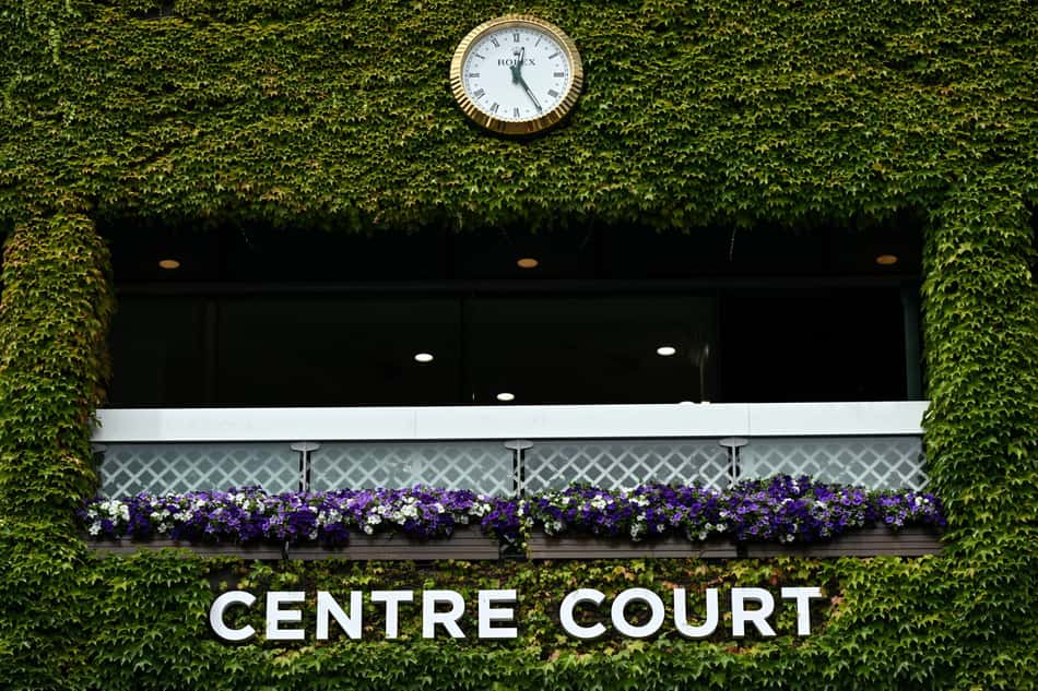 Flores na quadra central de Wimbledon cobertas de hera (foto: GLYN KIRK / AFP)