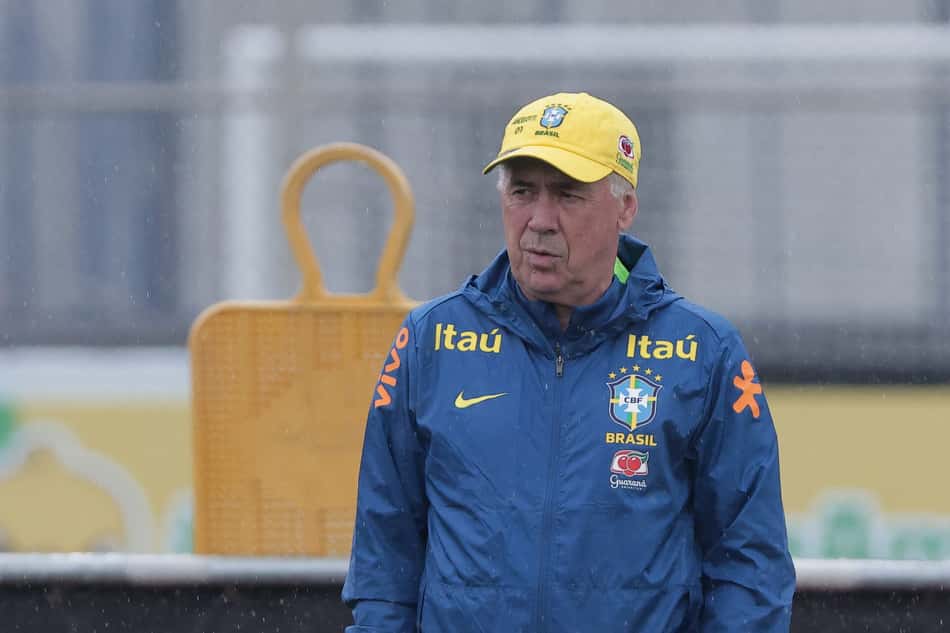 Ancelotti durante treino do Brasil no Centro de Treinamento CT Joaquim Grava