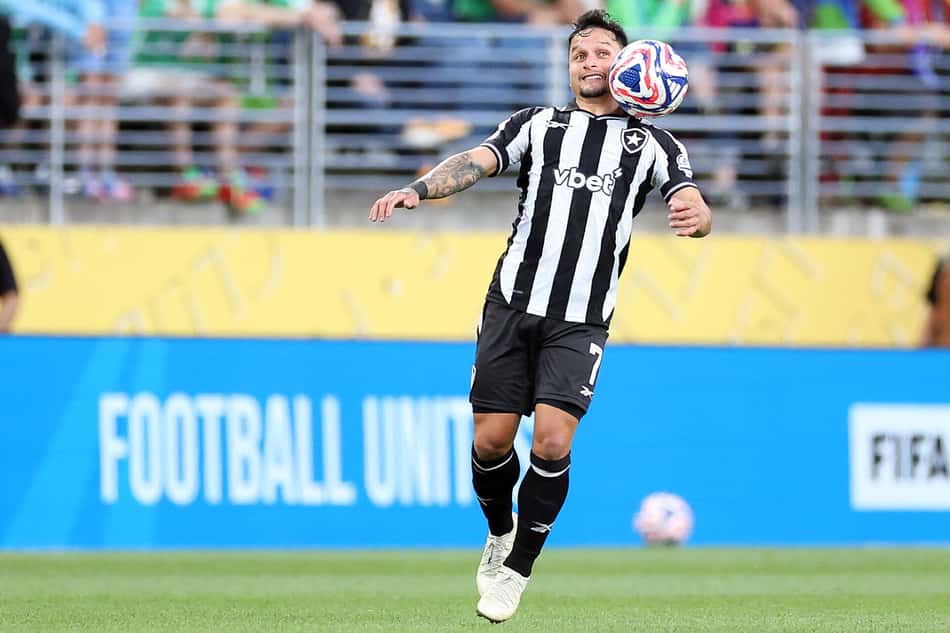 Artur reconheceu dificuldades do Botafogo na estreia do Mundial