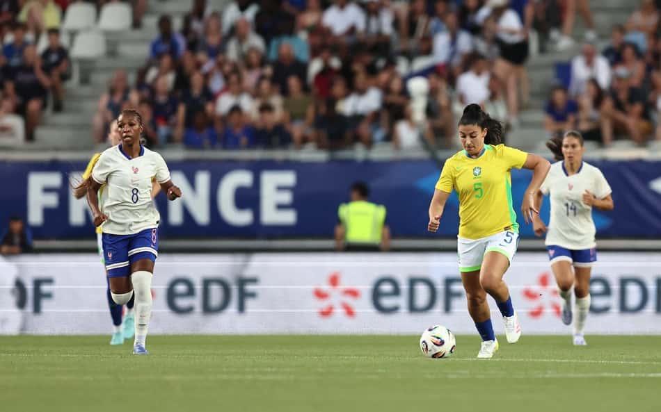 Seleção feminina leva virada da França em último amistoso antes da Copa América