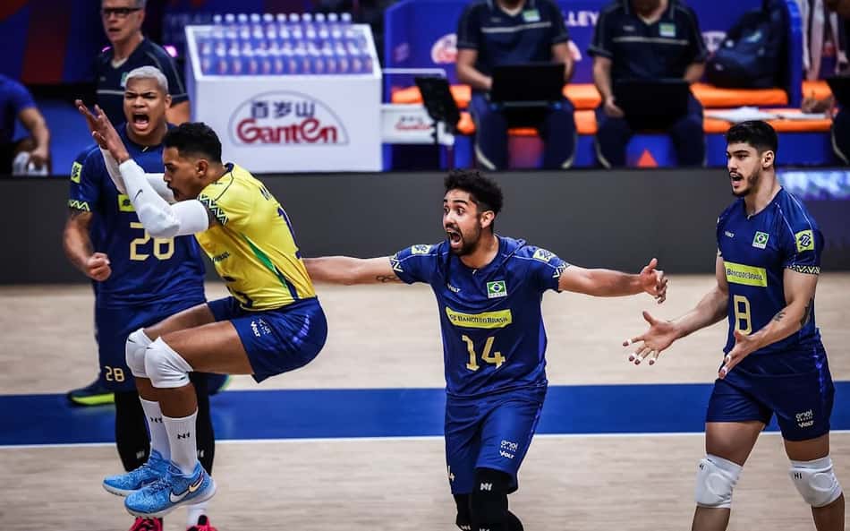 Brasil vira sobre a Ucrânia e volta a vencer na VNL masculina