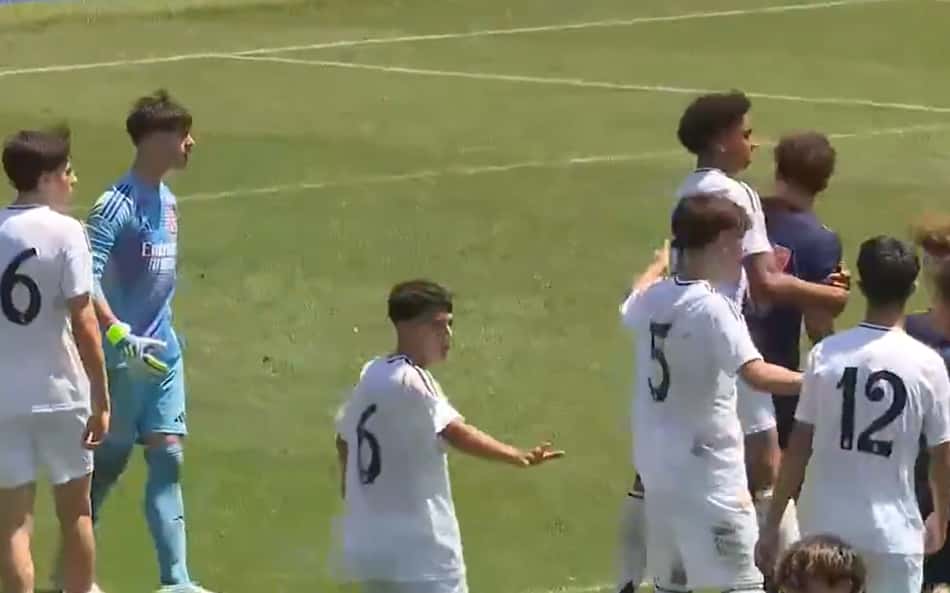VÍDEO: Jogo da base do Real Madrid é paralisado por briga em campo