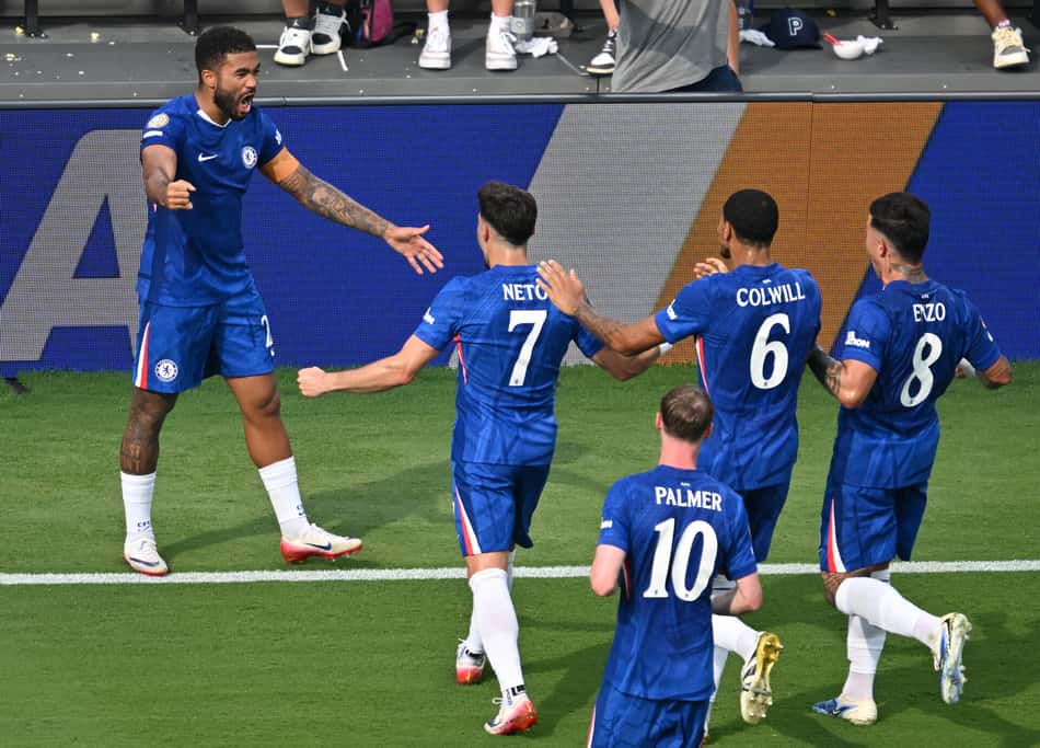 Reece James comemora seu gol no jogo do Chelsea contra o Benfica pelo Mundial de Clubes
