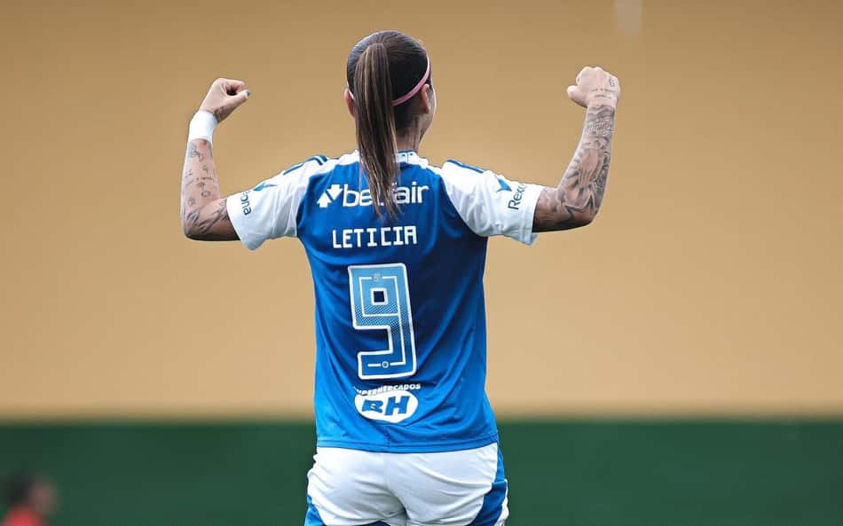 Com Gabigol na torcida, Cruzeiro goleia 3B da Amazônia e segue invicto no Brasileirão feminino
