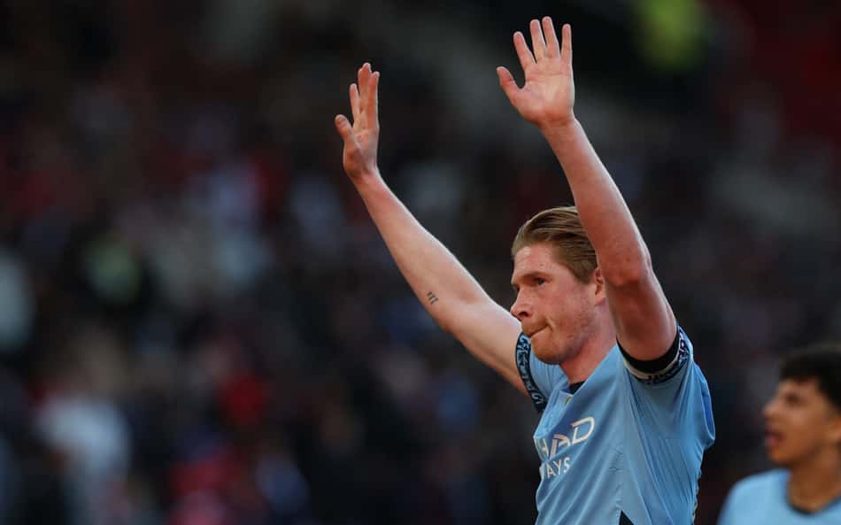 De Bruyne fecha contrato de dois anos com o Napoli e não deve jogar o Mundial de Clubes